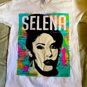 A size s Selena t shirt barley even worn only accepts cash